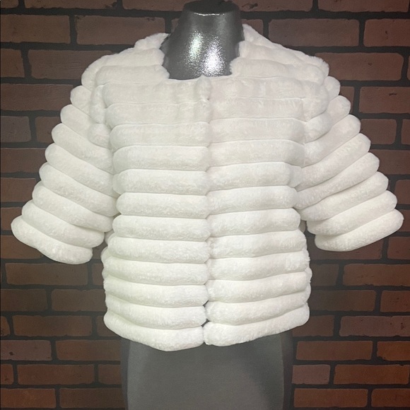 Jackets & Blazers - Elegant White Faux Fur Jacket
